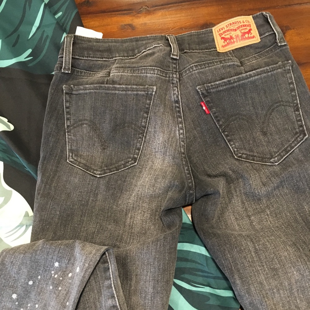 Traded ❌Women’s Levi grey wash jeans